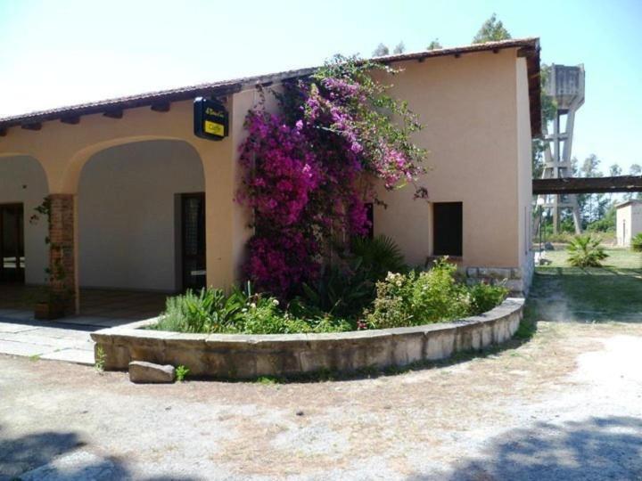Agriturismo Agrifoglio San Giovanni Suèrgiu エクステリア 写真